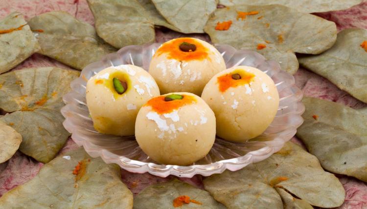 Malai Peda served on a plate.